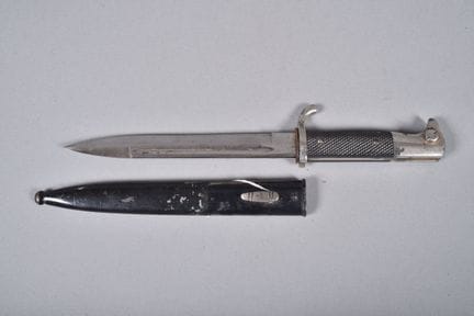 Pull-out bayonet. Handle with nickel-plated eagle-