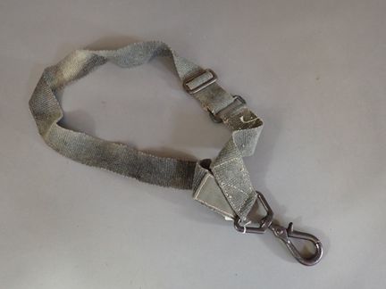Pak gun towing strap, in green canvas with large m