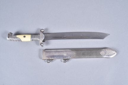 Mod 37 Fendoir dagger for a RAD officer, white pla