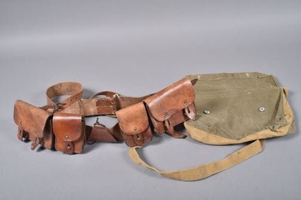 Fr- French 1935-model gear set. Two ammunition pou