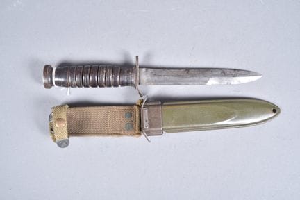 U.S. M3 Utica dagger. Leather-ringed handle, marki