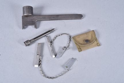 Set of tools for .50 and .30 machine guns, includi