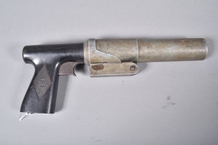 US—R.F. Sedgley Mk IV signal pistol from the U.S. 