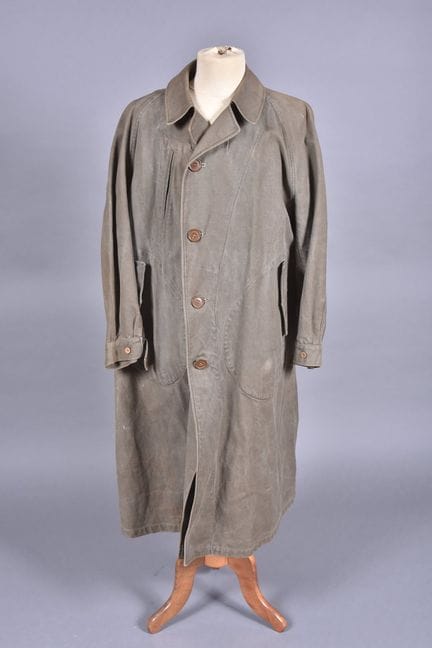 Green canvas coat with 4-button closure, stamped i