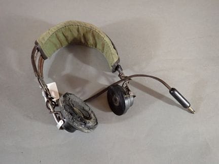 US. USAAF pilot's helmet. Comes with a canvas cove