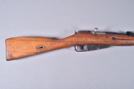 MOSIN NAGANT M 1944 步枪。中国兵工厂制造，生产日期为 1960 年。配有刺刀。编