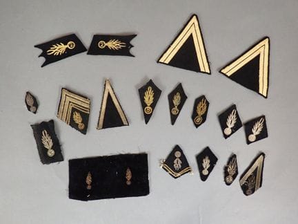 Fr- Set of Gendarmerie insignia: cannetille collar
