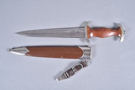 Mod 33 dagger. Beautiful brown handle, complete wi