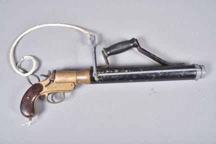 GB- Shermuly mooring line gun (SPRA). Brass frame,