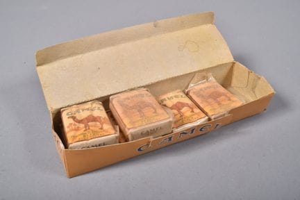 US- Cartouche de 6 paquets de cigarettes Camel. Pa
