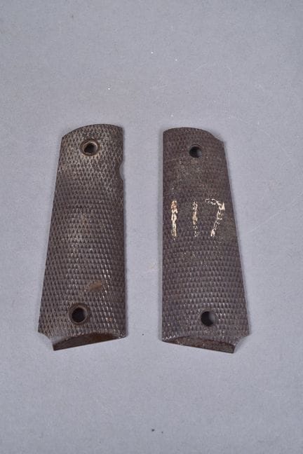 US-Pair of brown plastic checkered inserts for Col