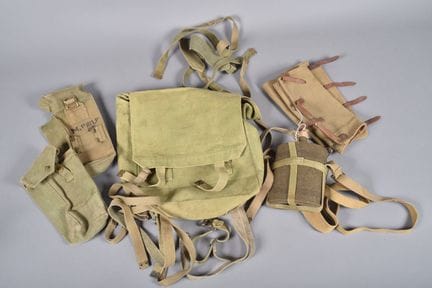 GB—Equipment set: web haversack dated 1945 with a 