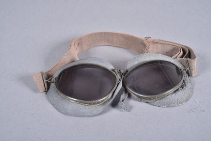 Paire de lunettes de vol en caoutchouc (accidents)