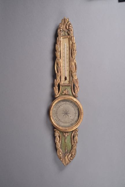 Baromètre-thermomètre en bois sculpté laqué gris e