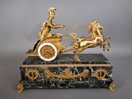 Pendule en bronze doré au légionnaire conducteur d