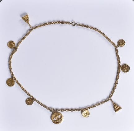 CHANEL. Collier chaine triple maillons en métal do