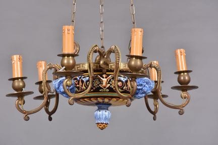 Lustre en faïence de style bellifontain à décor ém