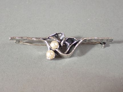 Broche en argent (925°) de forme végétale ornée de