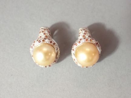 MAUBOUSSIN. Paire de boucles d’oreilles clip modèl