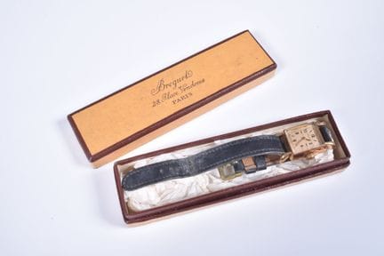 BRÉGUET. Montre de dame, le boîtier en or jaune (7