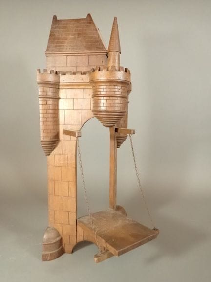 Etagère d'angle en noyer en forme de herse de chât
