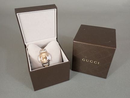 GUCCI. Montre bracelet en acier de dame modelé Chi