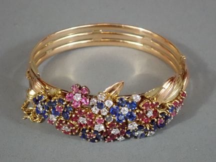 Bracelet jonc ouvrant à décor de bouquets de fleur