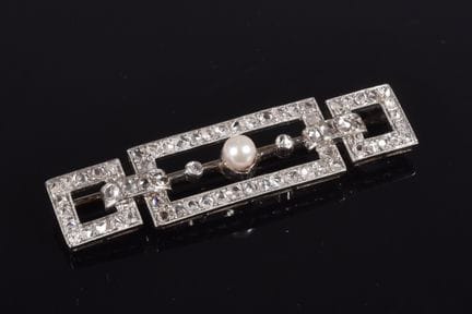 Broche plaque ajourée en platine (850 millièmes) e