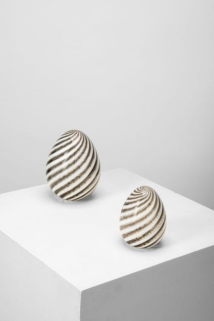 Venini - 一对蛋形作品，1984年

18.5 × 14 × 14 厘米；13.5 × 10