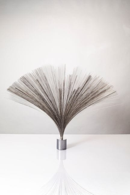 哈里-贝托迪亚 - 雕塑模型 "喷雾"，约 1960 年

74 x 8.5 x 8.5 厘米

桌