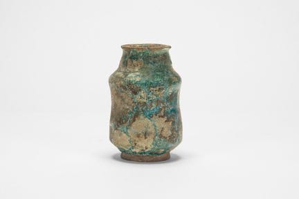 Jarra persa antigua de cerámica esmaltada en verde