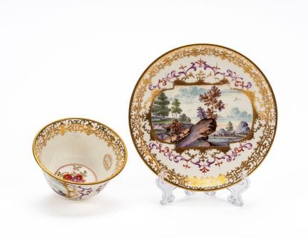 An important porcelain teacup and saucer. Meissen,