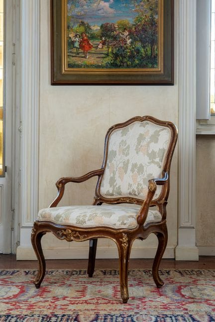Sillón de nogal con detalles dorados. Génova, sigl