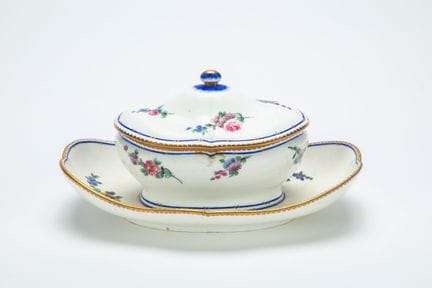 A porcelain gravy boat with a lid. Sèvres manufact