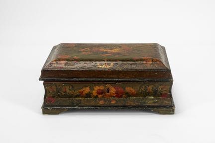 Caja de madera lacada. Venecia, siglo XVIII.

Altu
