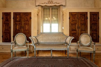 Conjunto de salón de estilo Luis XVI compuesto por