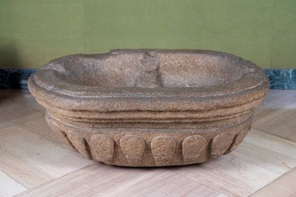 Cuenco de piedra. Siglos XVII-XVIII. Cuerpo ovalad