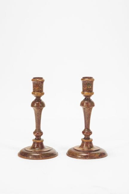 Un par de candelabros de madera lacada. Venecia, s