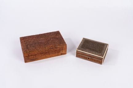 Dos cajas de madera tallada

6 x 20 x 12 cm y 4,5 