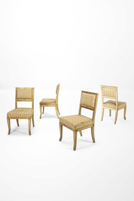 Cuatro sillas de madera lacadas y doradas. Siglo X