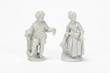 Dos querubines de porcelana que vendimian. Venecia