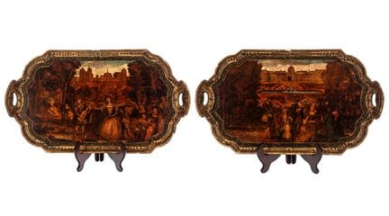 Dos bandejas curvas con dos asas, de madera lacada
