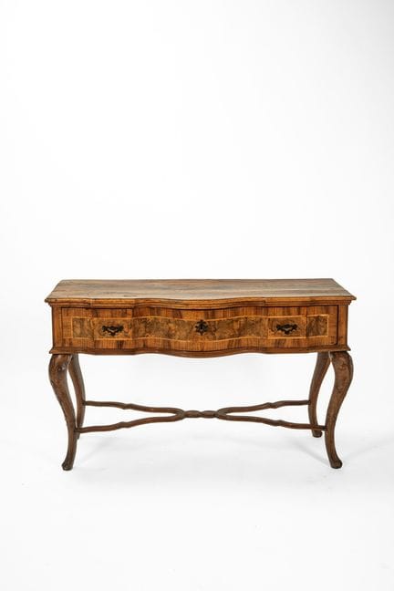 Mesa consola de pared con chapado de nogal y nudos