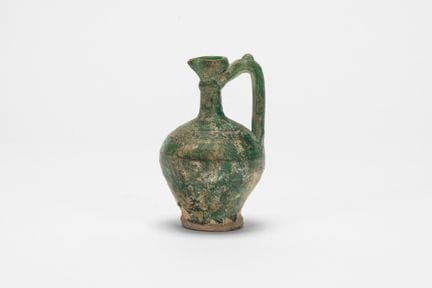 Pequeña jarra antigua persa de cerámica esmaltada 