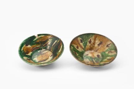 Dos cuencos de terracota engobados y grabados. Zon