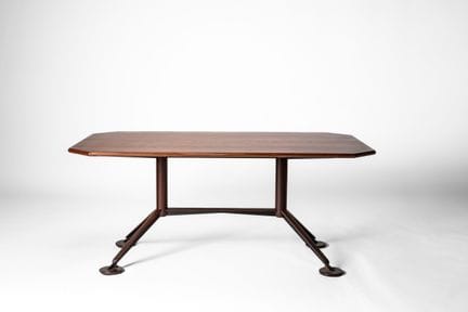 Table with wooden top and metal frame

75x174x99 c