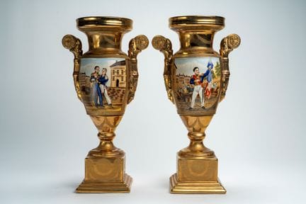 Par de jarrones de porcelana de estilo Imperio con