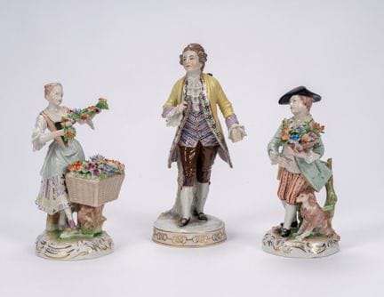 Tres figuras de porcelana policromada. Alemania, s