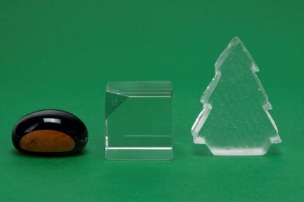 Lot consisting of a brown-glass chestnut by Giulia
