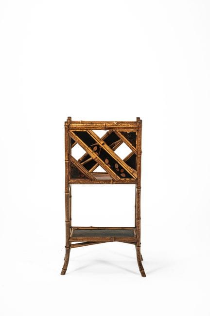 Magazine rack with a bamboo and lacquered wood she